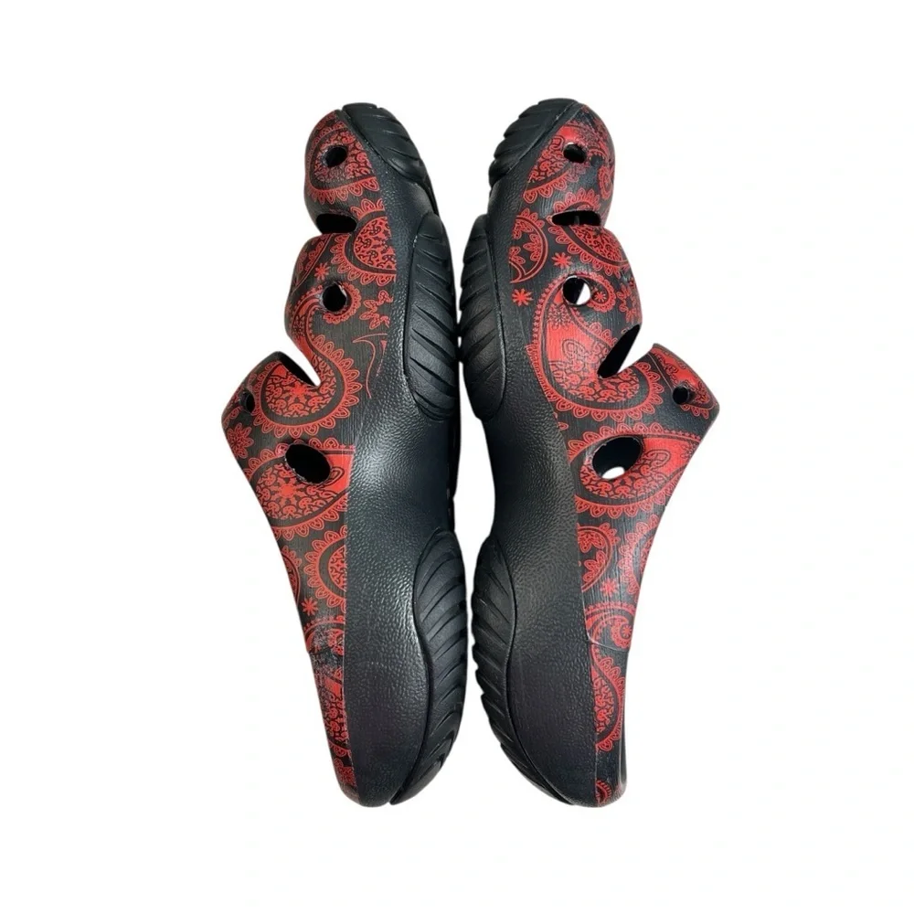 Keen Yogui Arts Clogs Sandals in Rip City Paisley (Red/Black) Pattern Size M7/W9
